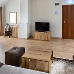 Otel семеен при вергил
