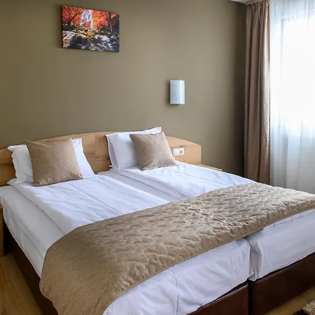 семеен при вергил Hotel